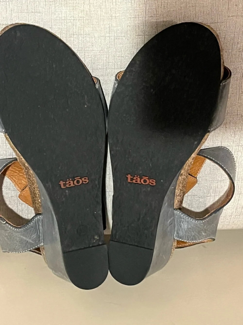 Taos Footwear taos carousel